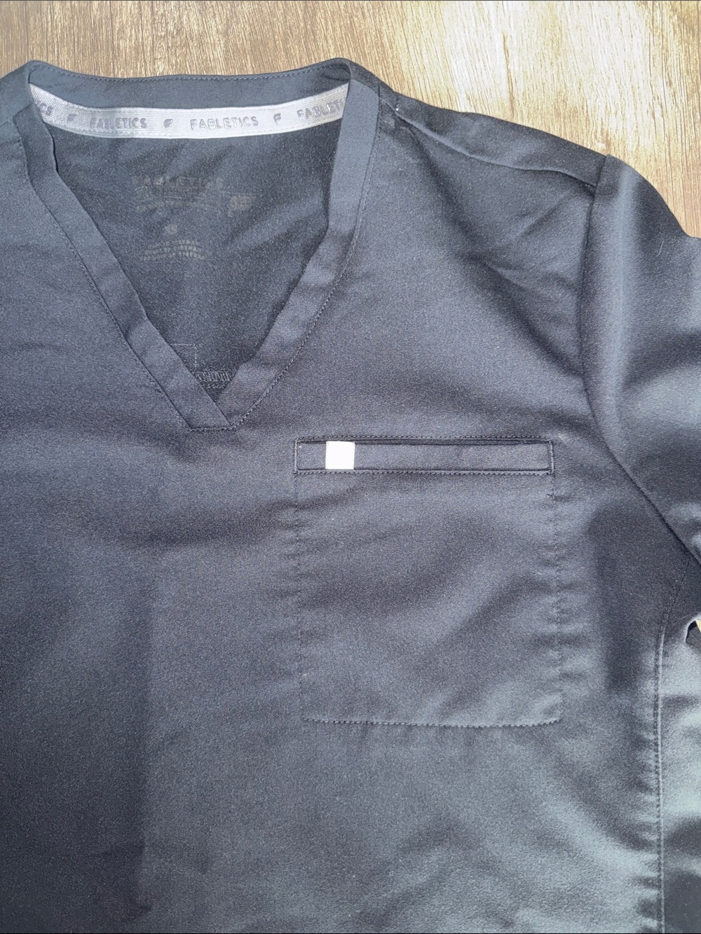 Fabletics Women’s Black Scrub Set - Picture 3 of 7